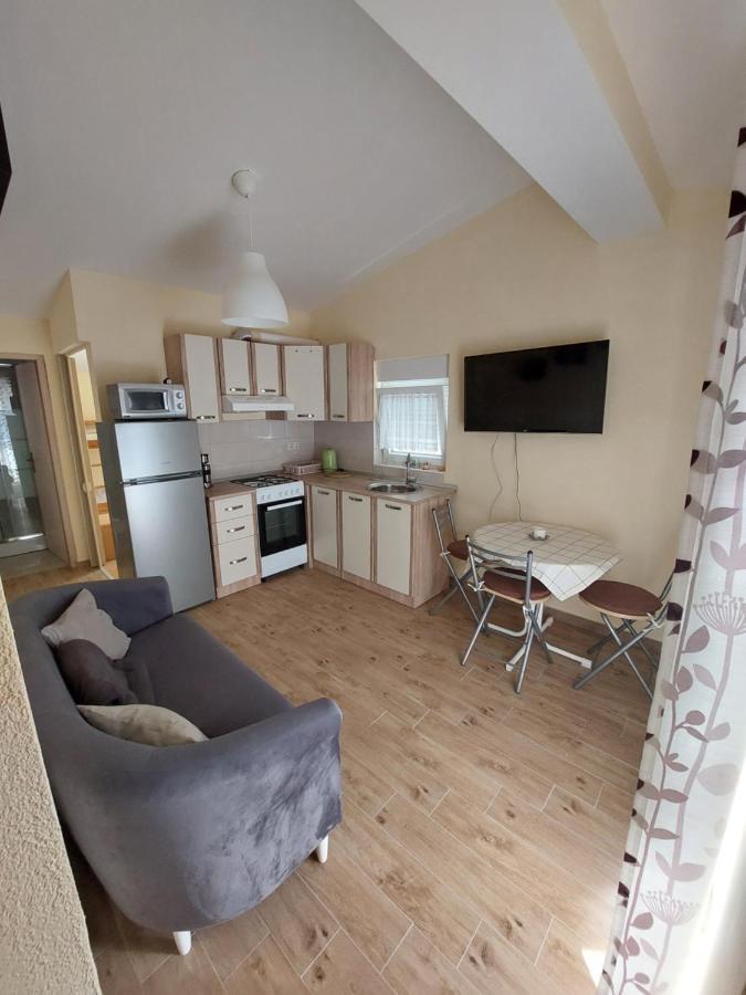 Apartmani Piskoric วีร์ ภายนอก รูปภาพ