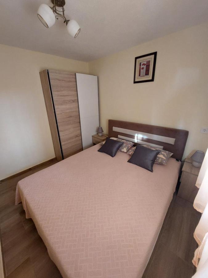 Apartmani Piskoric วีร์ ภายนอก รูปภาพ