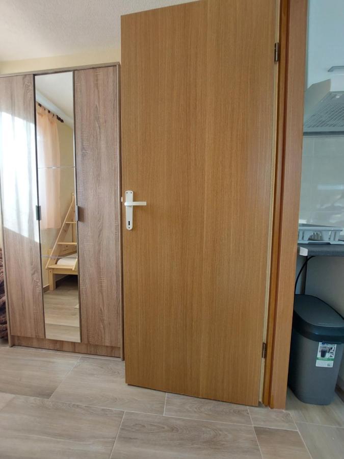 Apartmani Piskoric วีร์ ภายนอก รูปภาพ