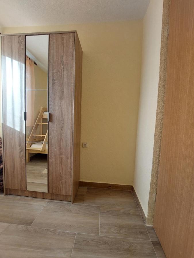 Apartmani Piskoric วีร์ ภายนอก รูปภาพ