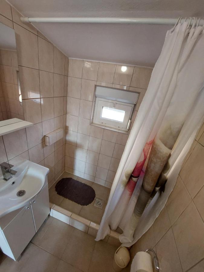 Apartmani Piskoric วีร์ ภายนอก รูปภาพ