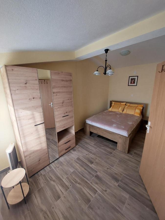 Apartmani Piskoric วีร์ ภายนอก รูปภาพ