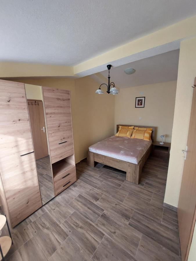 Apartmani Piskoric วีร์ ภายนอก รูปภาพ