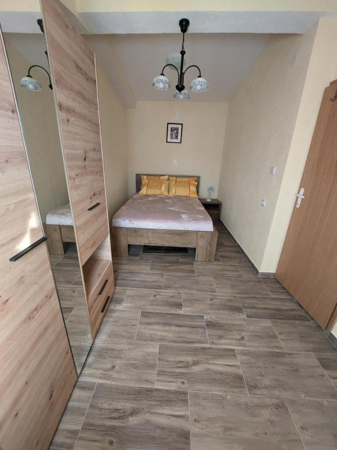 Apartmani Piskoric วีร์ ภายนอก รูปภาพ