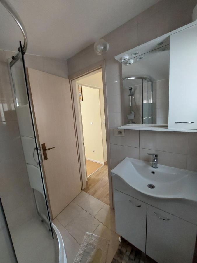 Apartmani Piskoric วีร์ ภายนอก รูปภาพ