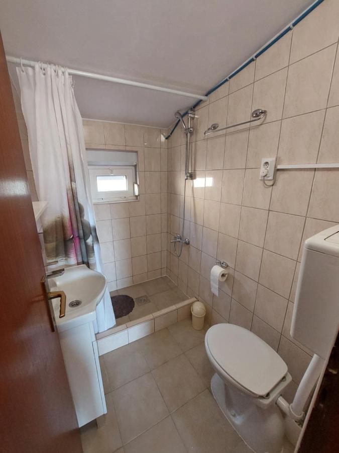Apartmani Piskoric วีร์ ภายนอก รูปภาพ