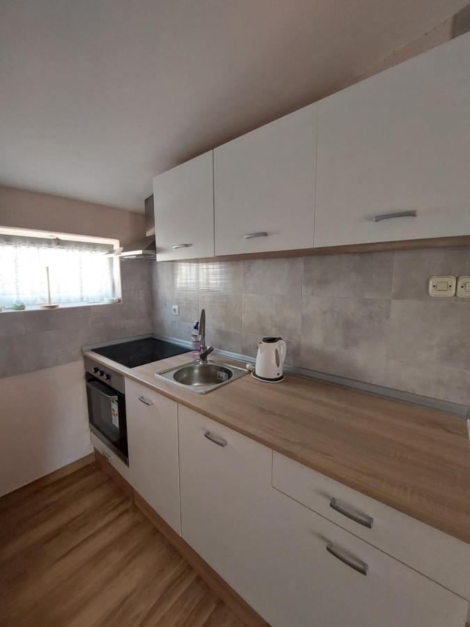 Apartmani Piskoric วีร์ ภายนอก รูปภาพ