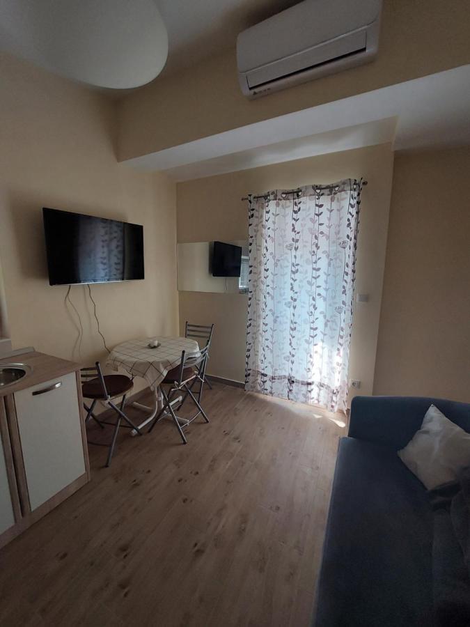 Apartmani Piskoric วีร์ ภายนอก รูปภาพ