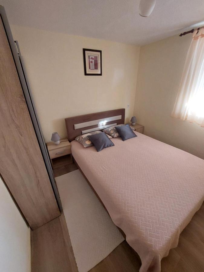 Apartmani Piskoric วีร์ ภายนอก รูปภาพ