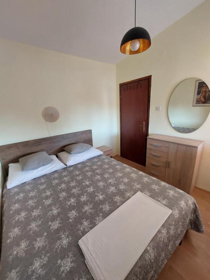 Apartmani Piskoric วีร์ ภายนอก รูปภาพ