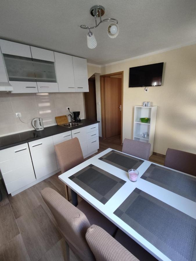 Apartmani Piskoric วีร์ ภายนอก รูปภาพ